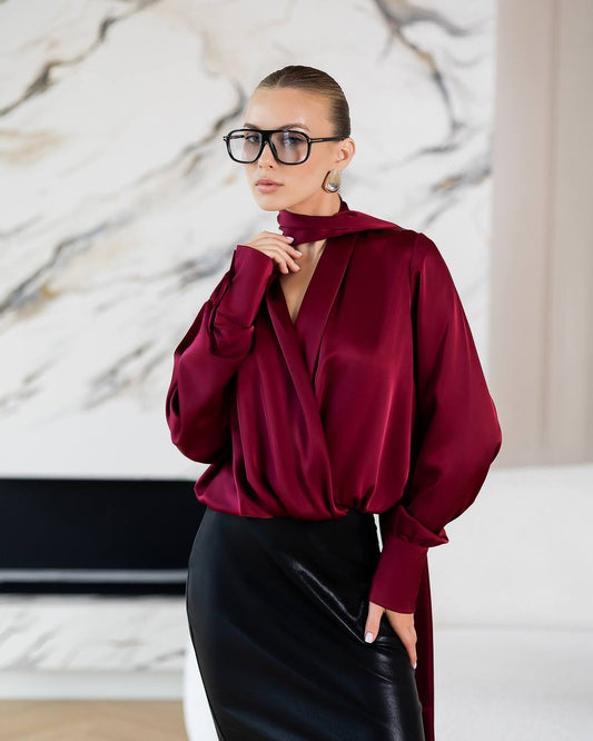 BE SURE – Blusa Elegante in Raso con Sciarpa – Bordeaux
