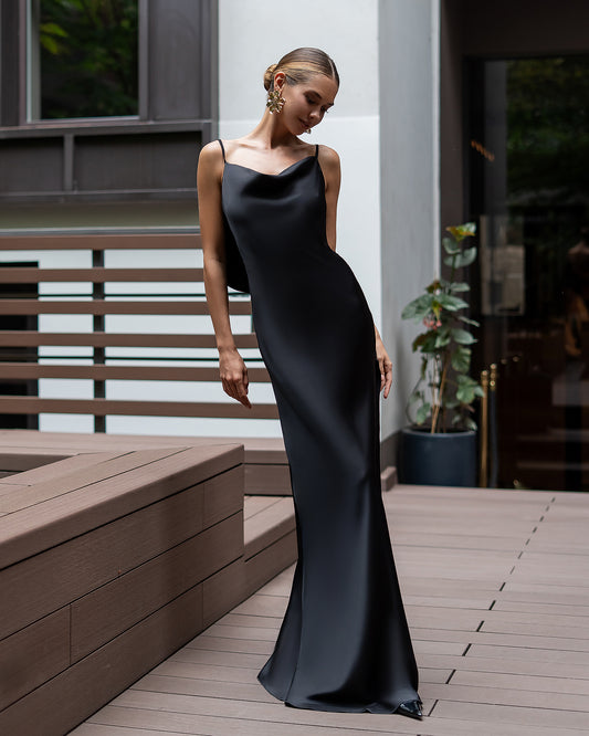 BE SURE Abito lungo satinato chiaro con spacco e schiena scoperta Nero