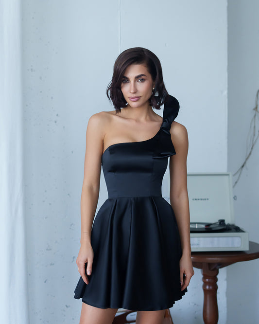 Mini Abito Nero Monospalla in Royal Satin