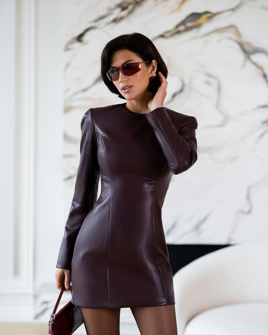 BE SURE – Abito Corto in Ecopelle con Spalle Strutturate – Bordeaux