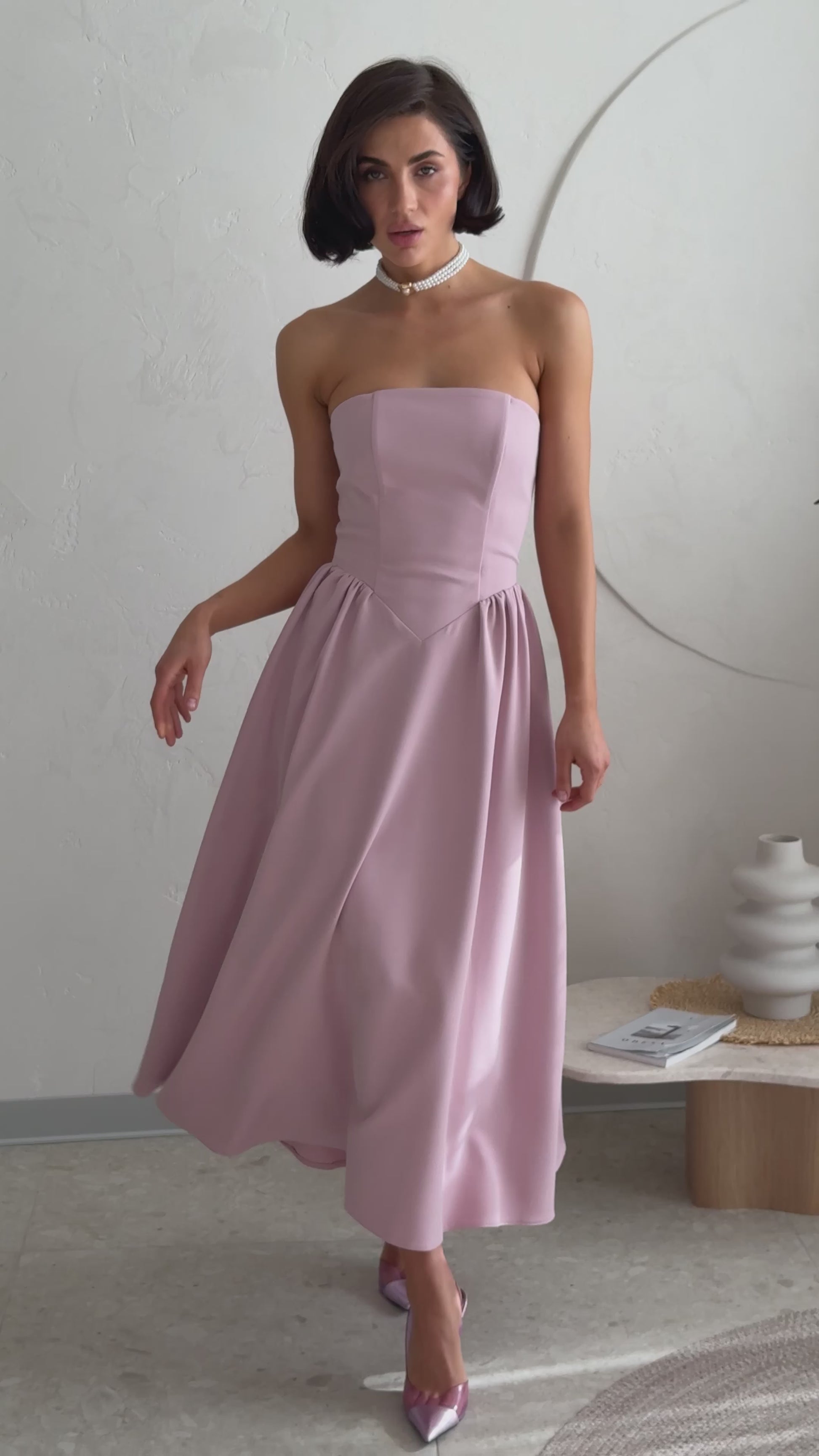 Abito Midi Rosa Cipria con Corpino Strutturato