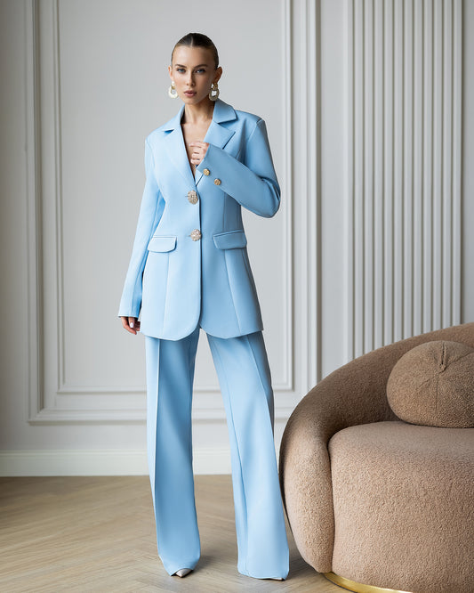 BE SURE – Tailleur Elegante con Bottoni Gioiello – Celeste