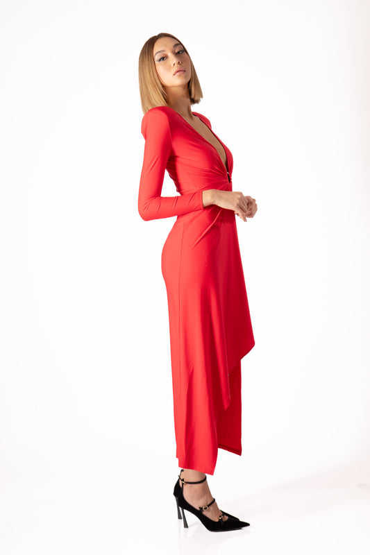 Long neckline dress with red ring