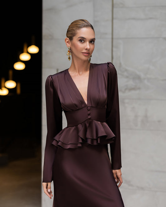 BE SURE – Completo Elegante in Raso con Blusa Peplum e Gonna – Cioccolato