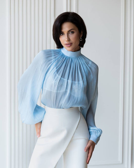 BE SURE – Blusa Elegante in Chiffon Organza – Celeste