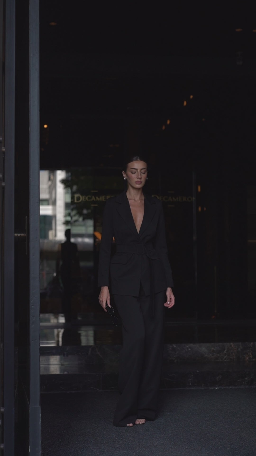 BE SURE – Tailleur sartoriale con cintura strutturata Nero