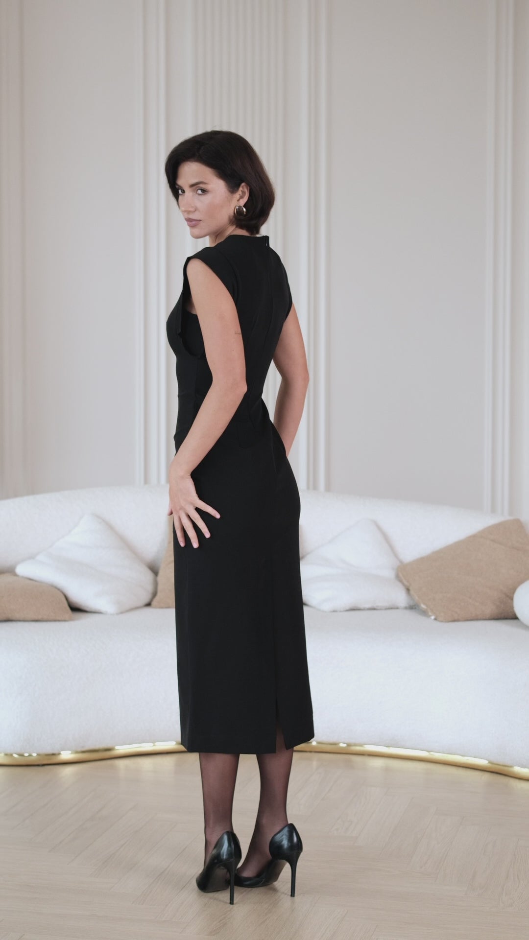 BE SURE – Abito Midi con Dettaglio Gioiello – Nero