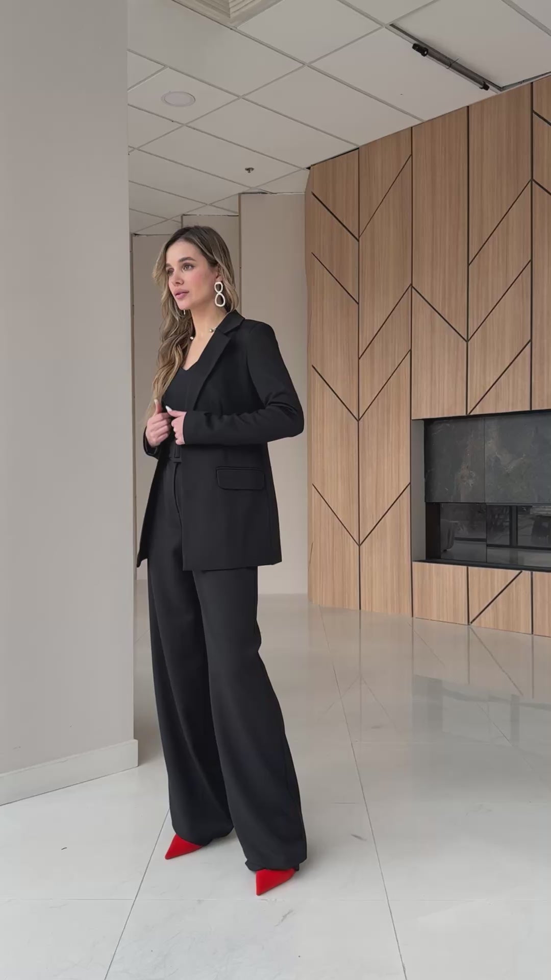 BE SURE – Tailleur sartoriale con cintura strutturata Nero