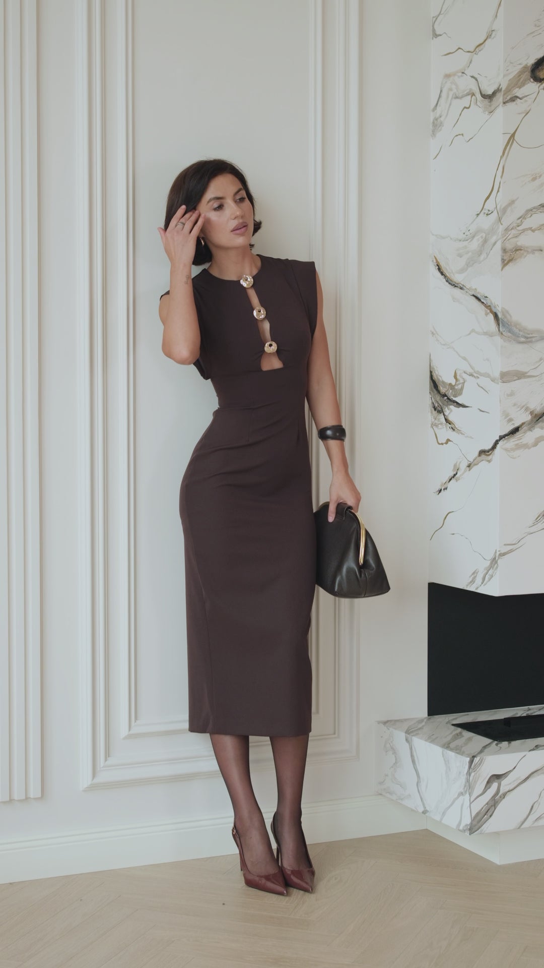 BE SURE – Abito Midi con Dettaglio Gioiello – Cioccolato