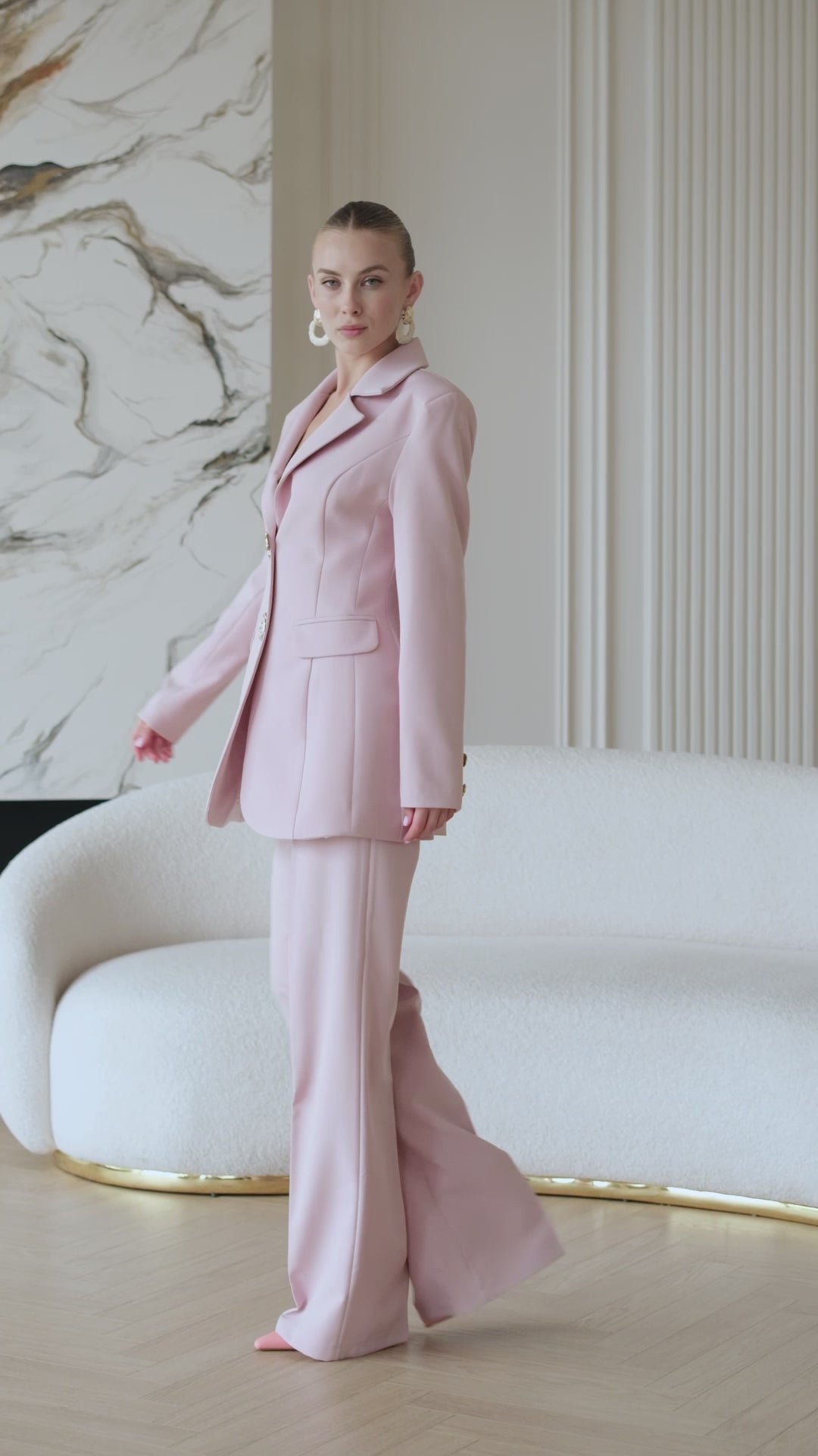 BE SURE – Tailleur Elegante con Bottoni Gioiello – Rosa