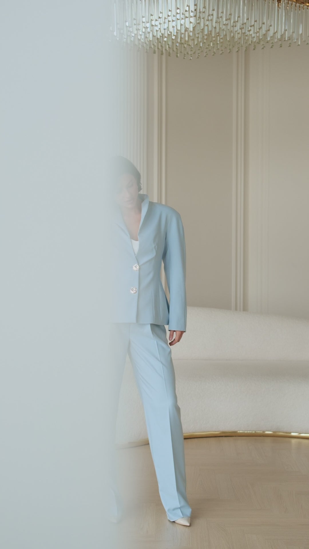 BE SURE – Tailleur Elegante con Giacca Sagomata e Pantalone – Celeste