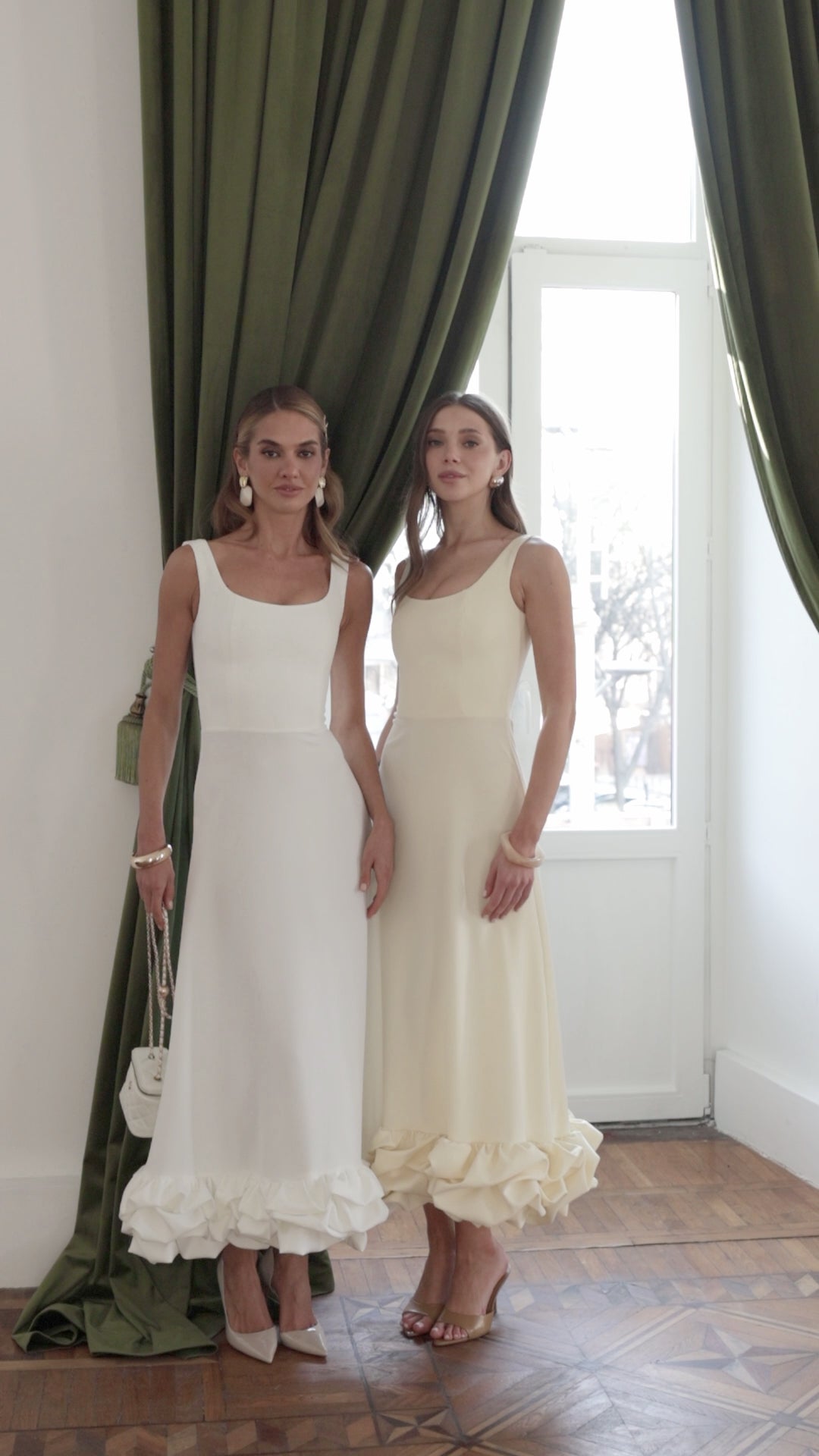 BE SURE Abito midi elegante con spalline e dettaglio ruches sul fondo color Bianco Latte | Creato per te in 10–14 giorni