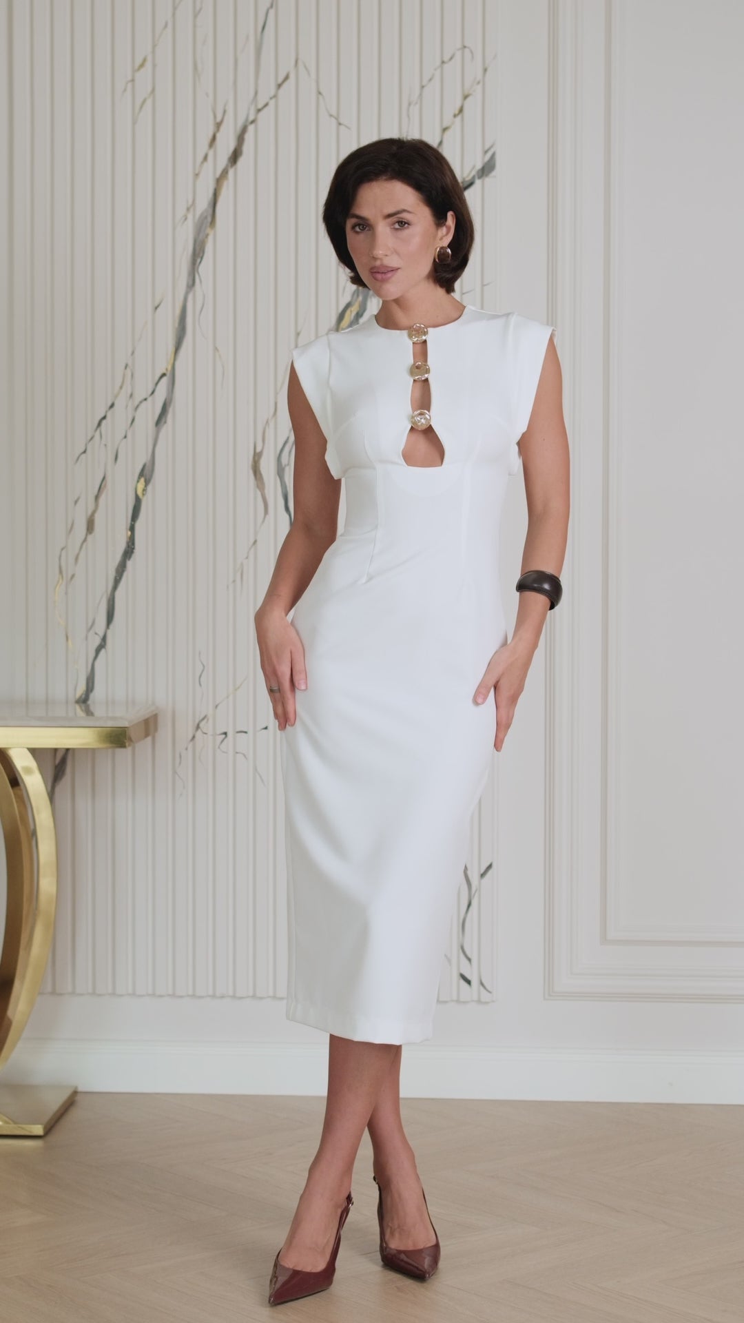 BE SURE – Abito Midi con Dettaglio Gioiello – Bianco
